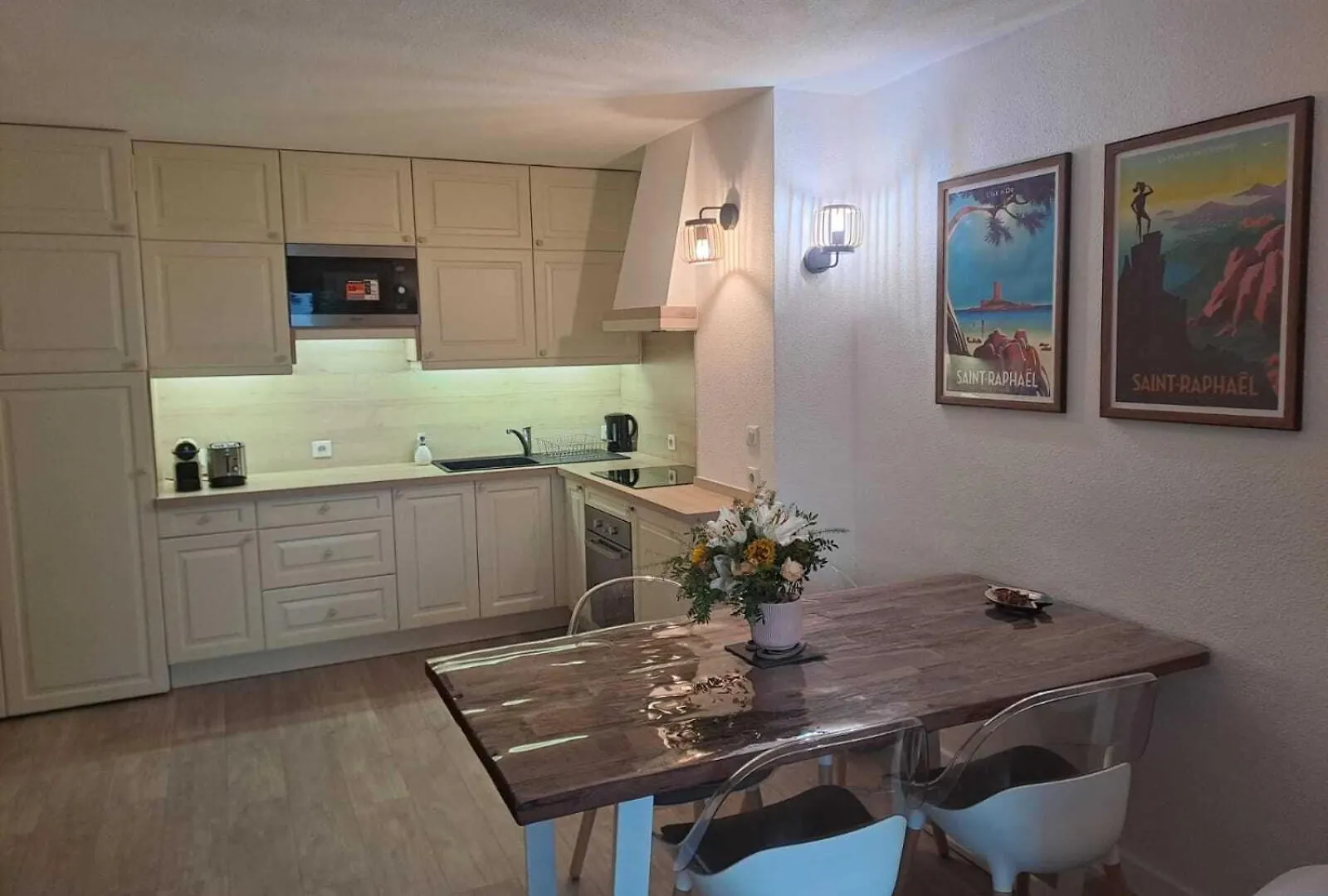 Joli 43M2 , Vue Mer , Piscine , Parking Saint-Raphaël Apartamento